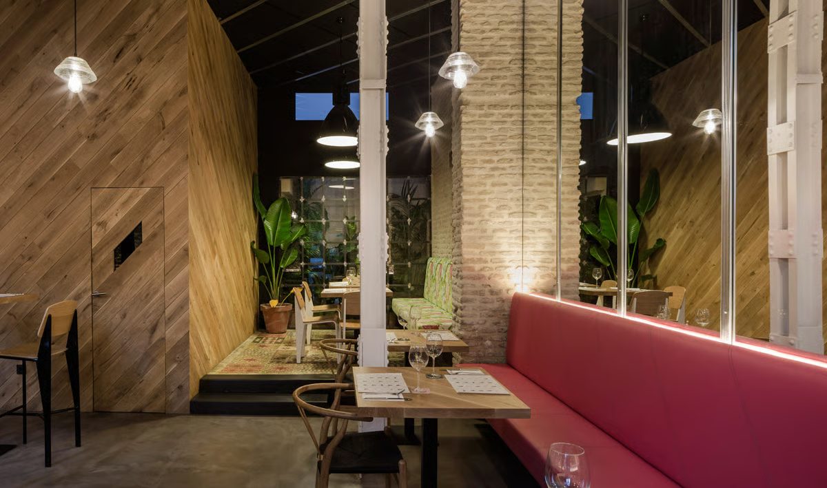 Sala con jardín vertical